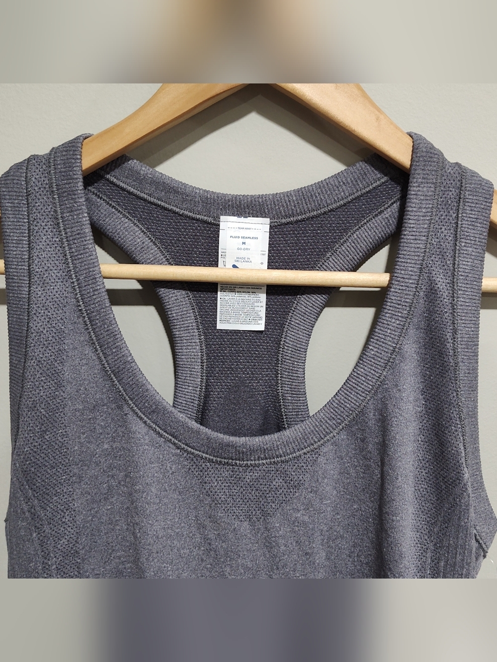 Old Navy Women's Fluid Seamless Fitted Tank Top, Go-Dry, Gray, Size Medium NWT - Picture 2 of 10